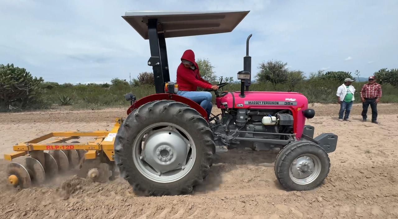 mujeres tractor gobierno municipal slp