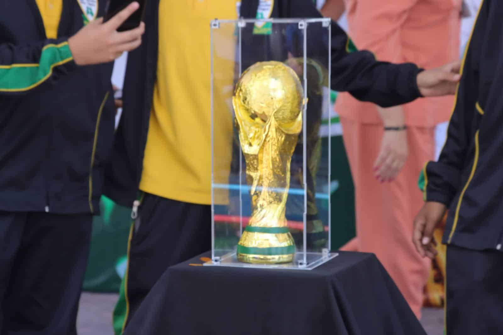 réplica copa del mundo soledad