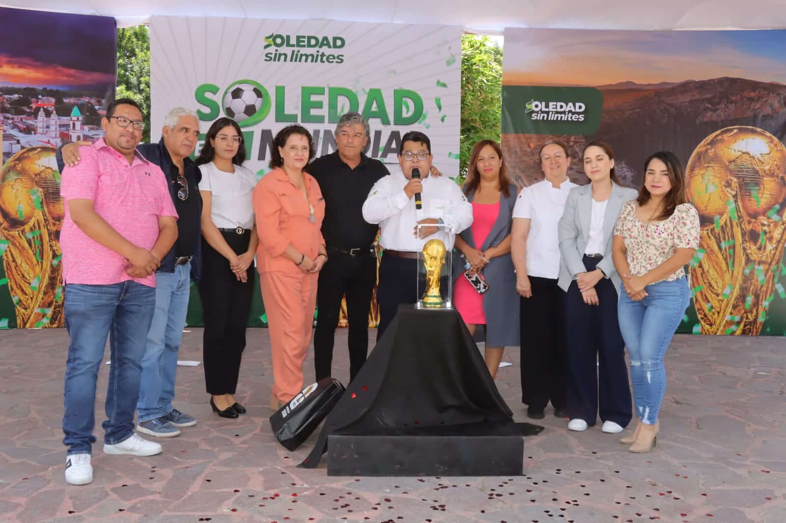 réplica copa del mundo soledad