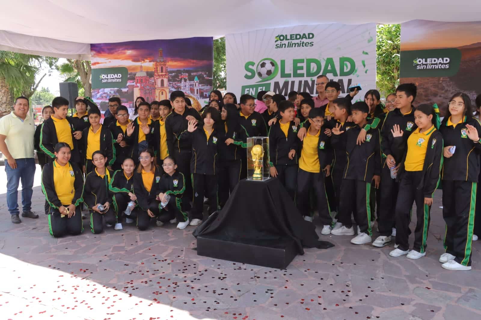 réplica copa del mundo soledad