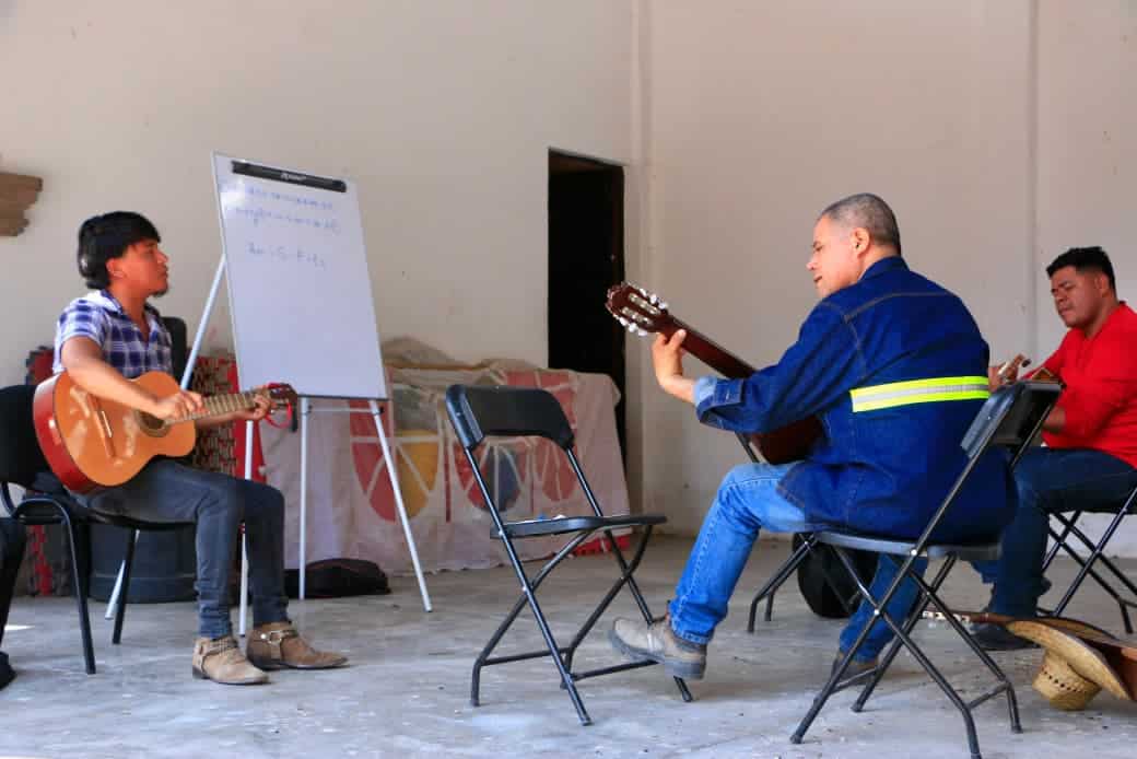 taller guitarra acústica