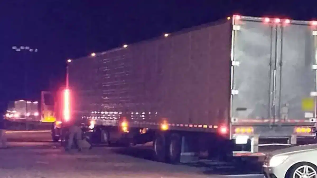 Aseguran tractocamión con 80 paquetes de cocaína en la carretera 57