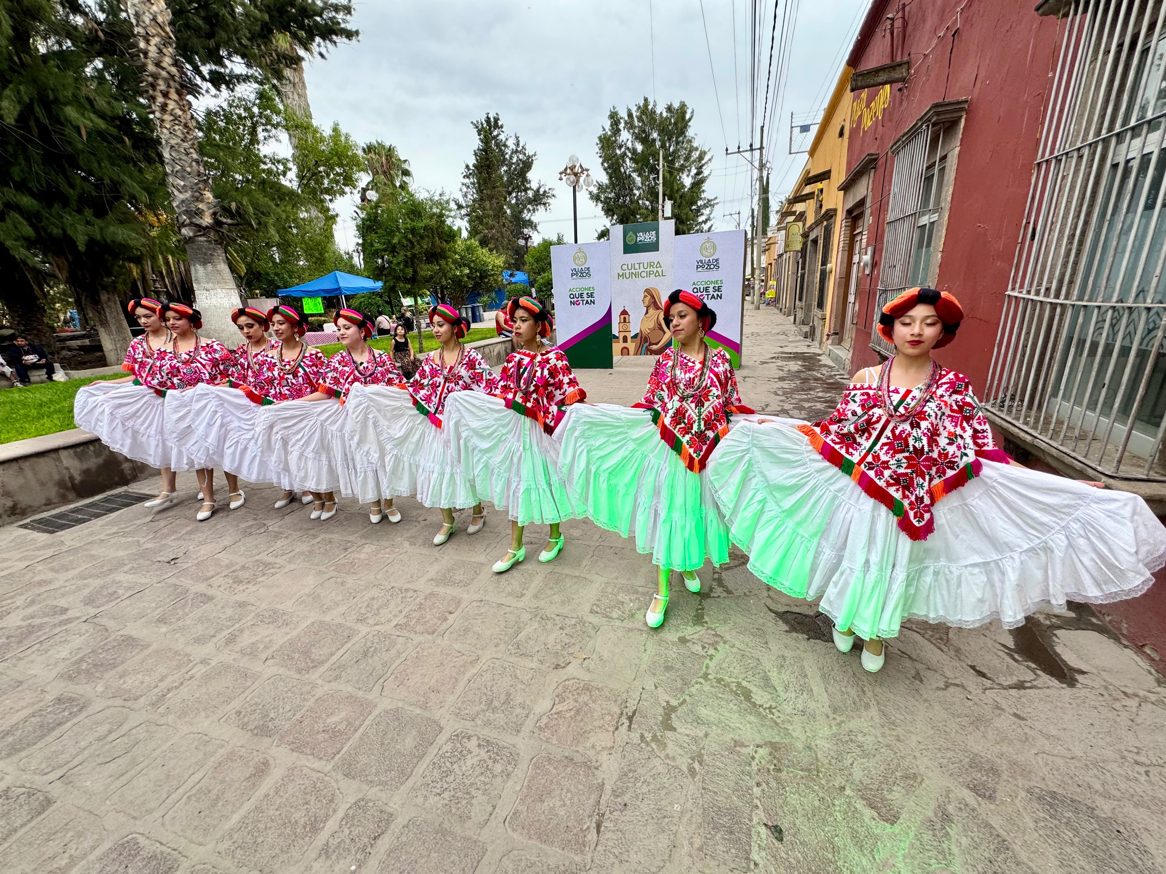exhibición folklórica villa de pozos